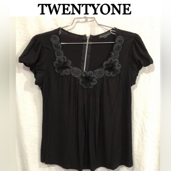 TWENTYONE women’s black floral neckline blouse size S preloved condition - Picture 1 of 11